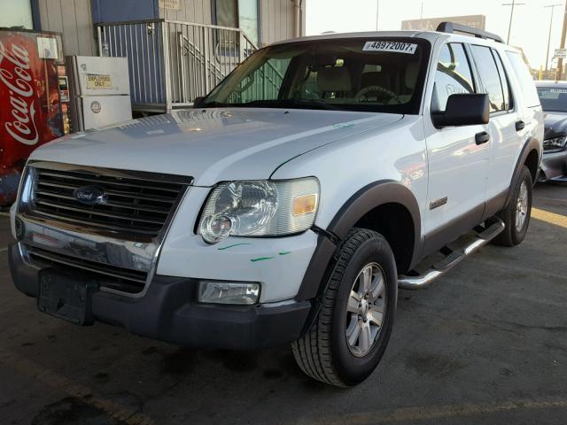 1FMEU63E56UB52440 - 2006 FORD EXPLORER X WHITE photo 2