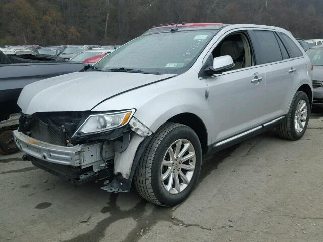 2LMDJ8JK1DBL36774 - 2013 LINCOLN MKX SILVER photo 2