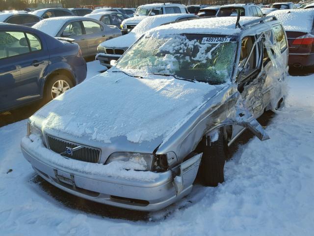 YV1LW61J6Y2709550 - 2000 VOLVO V70 BASE SILVER photo 2