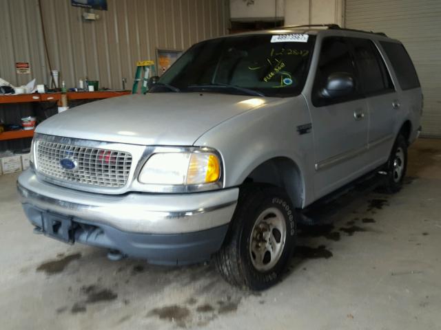 1FMPU16L3YLB74435 - 2000 FORD EXPEDITION SILVER photo 2