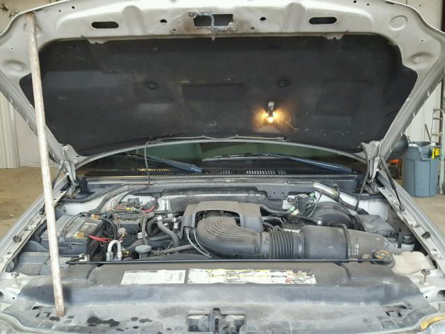 1FMPU16L3YLB74435 - 2000 FORD EXPEDITION SILVER photo 7