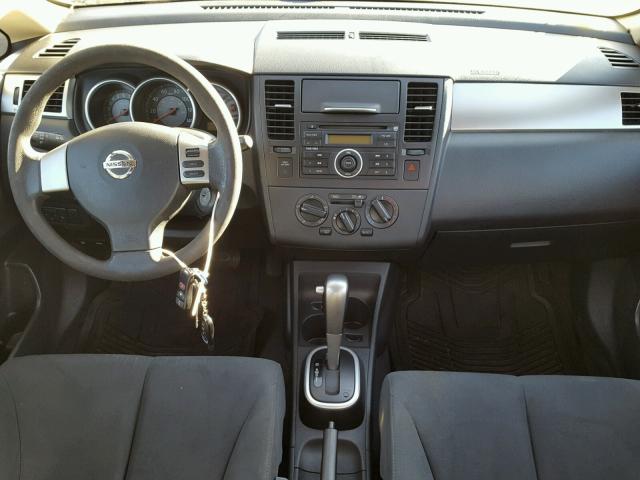 3N1BC13E69L418322 - 2009 NISSAN VERSA S GRAY photo 9