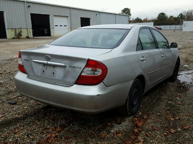 4T1BE32K52U034677 - 2002 TOYOTA CAMRY LE ვერცხლისფერი ფოტო 4