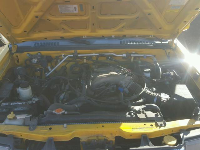 1N6ED27T7YC394318 - 2000 NISSAN FRONTIER C YELLOW photo 7