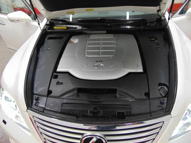 JTHCL5EFXA5005661 - 2010 LEXUS LS 460 WHITE photo 8