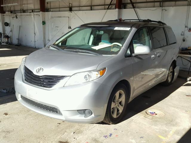 5TDKK3DC6CS204926 - 2012 TOYOTA SIENNA LE SILVER photo 2