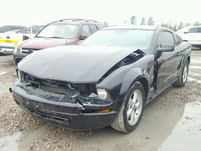 1ZVFT80N575272503 - 2007 FORD MUSTANG BLACK photo 2