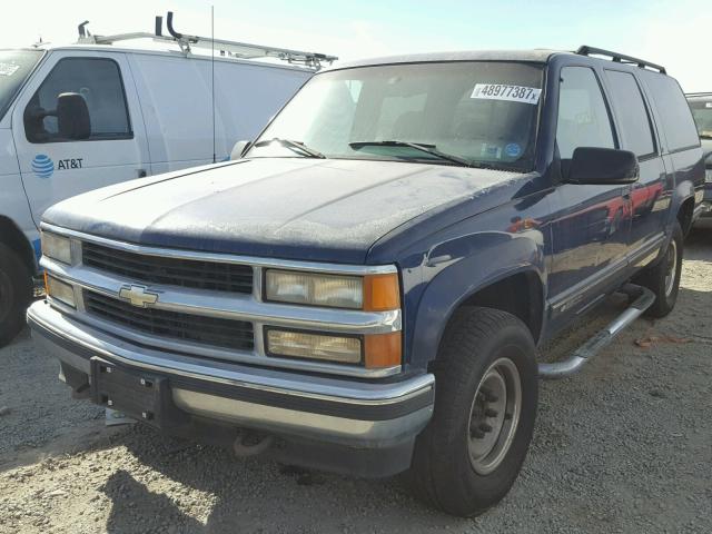 3GNGK26J9TG144285 - 1996 CHEVROLET SUBURBAN K BLUE photo 2