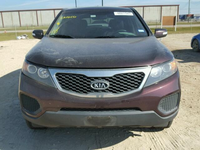 5XYKT3A17BG129438 - 2011 KIA SORENTO BA MAROON photo 9