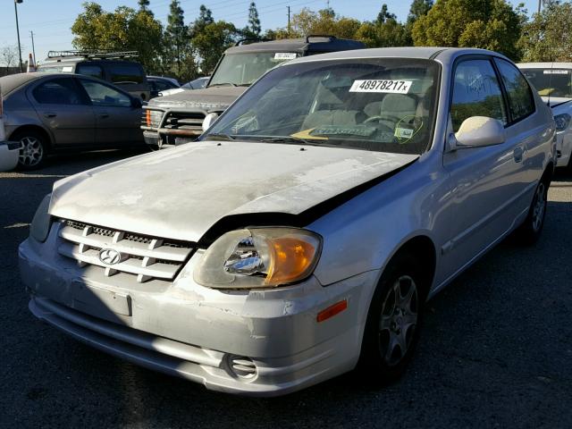 KMHCG35C55U340625 - 2005 HYUNDAI ACCENT GS GRAY photo 2