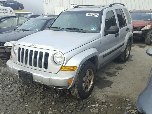 1J4GL38K45W679704 - 2005 JEEP LIBERTY RE SILVER photo 2