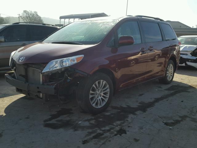 5TDYK3DC8DS400040 - 2013 TOYOTA SIENNA XLE RED photo 2