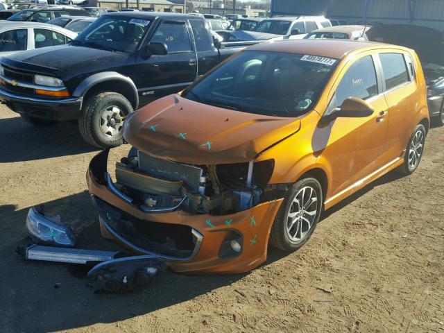 1G1JD6SB0H4113325 - 2017 CHEVROLET SONIC LT ORANGE photo 2