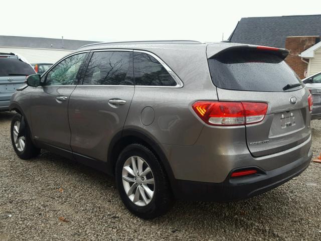 5XYPGDA35HG253864 - 2017 KIA SORENTO LX GRAY photo 3