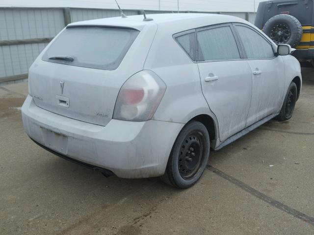 5Y2SP6E81AZ417940 - 2010 PONTIAC VIBE SILVER photo 4