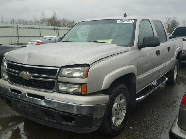 2GCEK13T561116884 - 2006 CHEVROLET SILVERADO SILVER photo 2