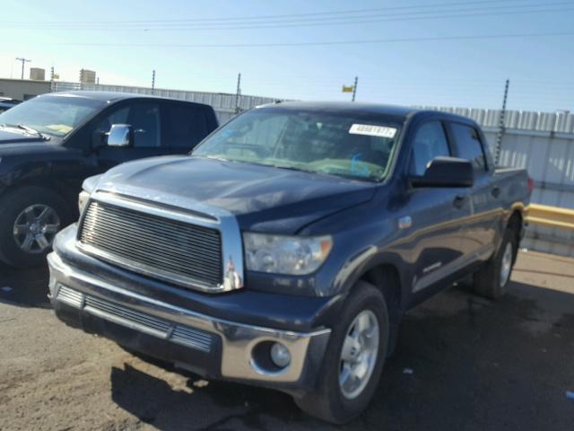 5TFEY5F12AX076517 - 2010 TOYOTA TUNDRA CRE GRAY photo 2