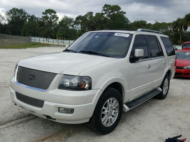 1FMFU20585LA70773 - 2005 FORD EXPEDITION WHITE photo 2