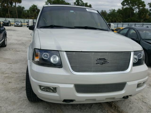 1FMFU20585LA70773 - 2005 FORD EXPEDITION WHITE photo 9