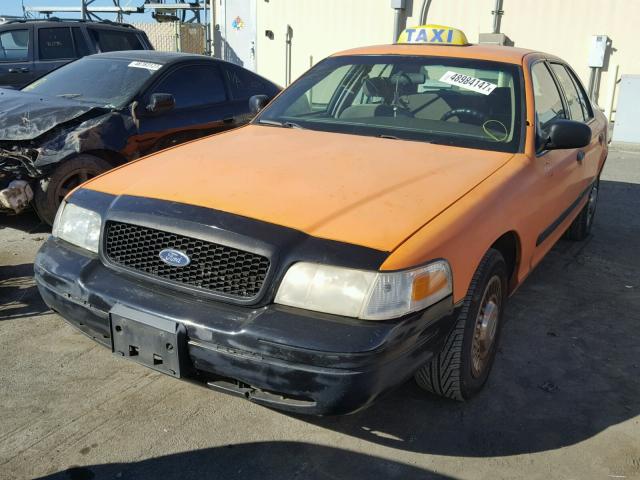 2FAFP71W71X157826 - 2001 FORD CROWN VICT ORANGE photo 2