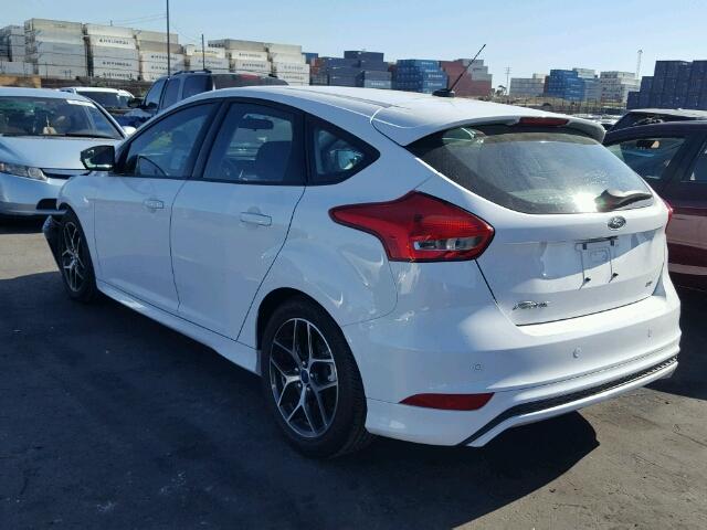 1FADP3K2XGL275872 - 2016 FORD FOCUS SE WHITE photo 3