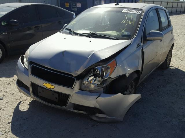 KL1TD6DEXAB114384 - 2010 CHEVROLET AVEO LS SILVER photo 2