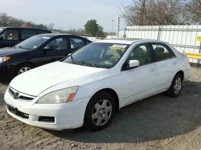 1HGCM564X7A024546 - 2007 HONDA ACCORD LX WHITE photo 2