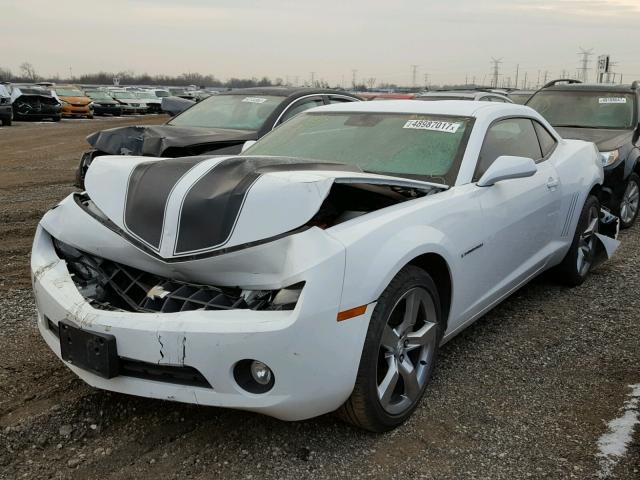 2G1FB1ED7B9109773 - 2011 CHEVROLET CAMARO LT WHITE photo 2