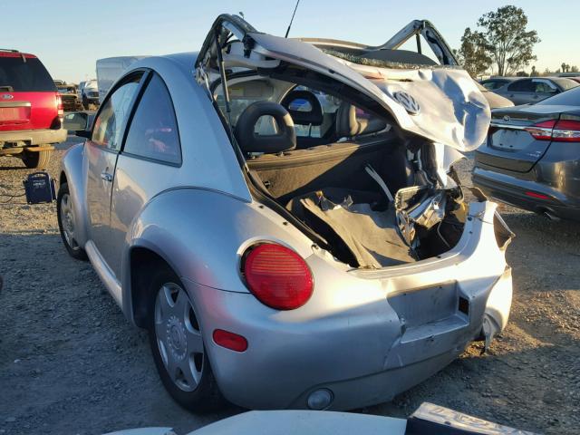 3VWCC21C6YM463839 - 2000 VOLKSWAGEN NEW BEETLE SILVER photo 3