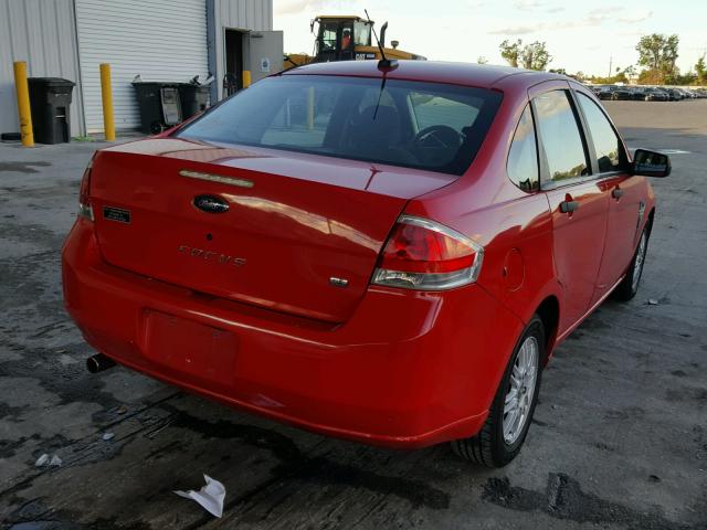 1FAHP35N38W254451 - 2008 FORD FOCUS SE RED photo 4