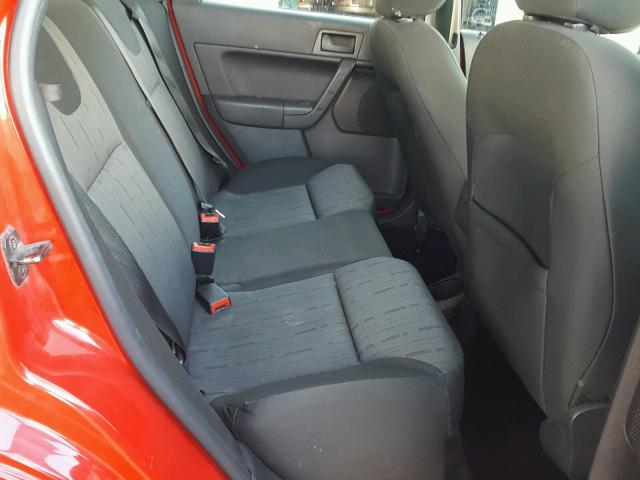 1FAHP35N38W254451 - 2008 FORD FOCUS SE RED photo 6