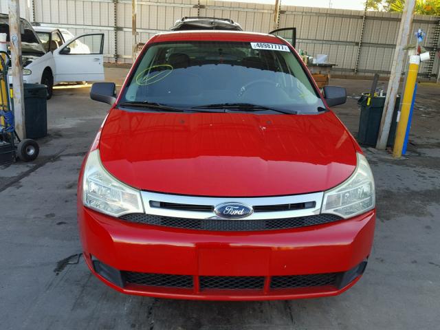 1FAHP35N38W254451 - 2008 FORD FOCUS SE RED photo 9