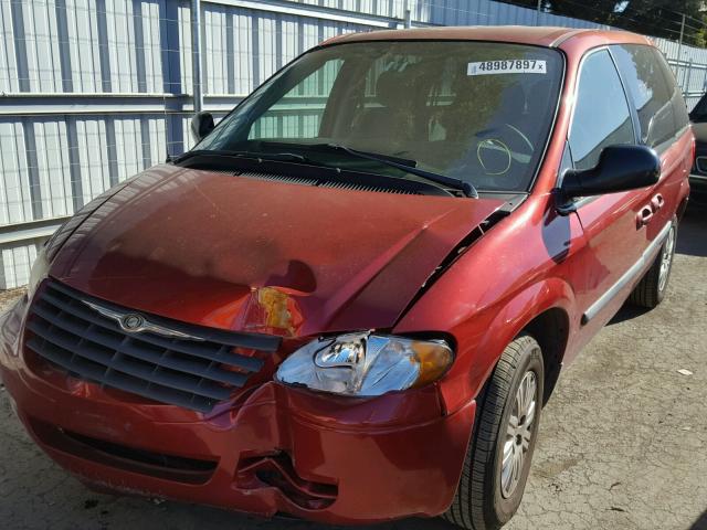 1A4GP45R66B658146 - 2006 CHRYSLER TOWN & COU RED photo 2