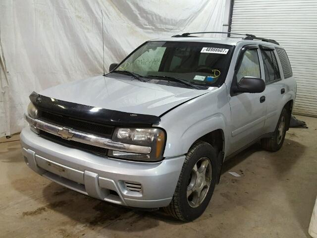 1GNDT13S382121446 - 2008 CHEVROLET TRAILBLAZE SILVER photo 2