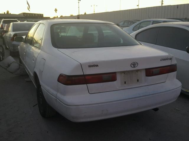 4T1BG22K9VU810947 - 1997 TOYOTA CAMRY CE WHITE photo 3