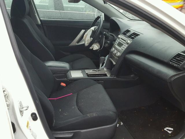 4T1BF3EK6AU513102 - 2010 TOYOTA CAMRY BASE WHITE photo 5