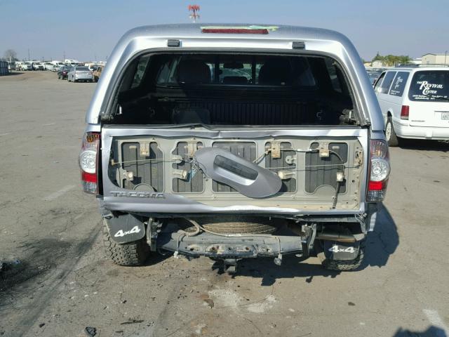 3TMLU4EN7EM134554 - 2014 TOYOTA TACOMA DOU SILVER photo 9