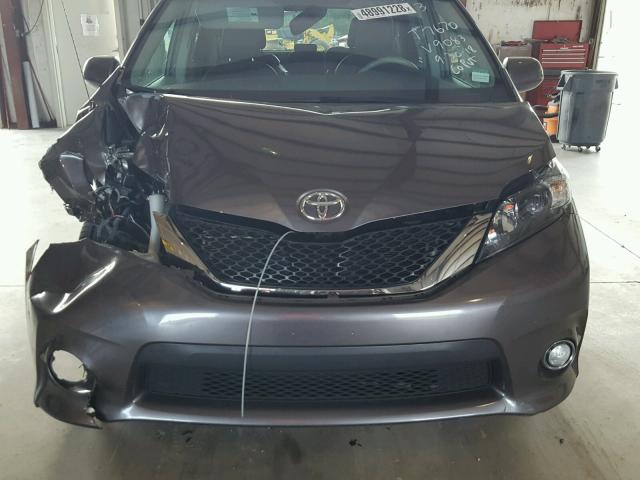 5TDXK3DCXES429083 - 2014 TOYOTA SIENNA SPO SILVER photo 9