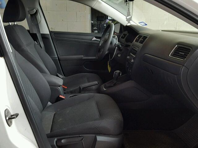 3VW2K7AJ8CM338327 - 2012 VOLKSWAGEN JETTA BASE WHITE photo 5