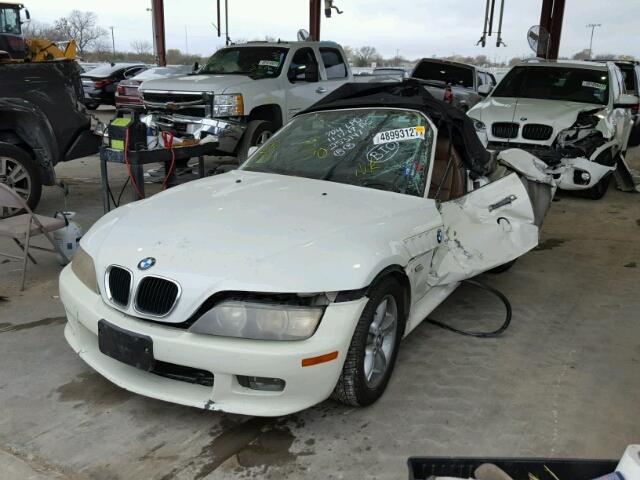 4USCH9348YLG03701 - 2000 BMW Z3 2.3 WHITE photo 2