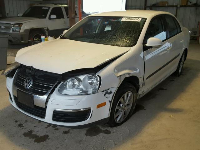 3VWAX7AJ6AM073062 - 2010 VOLKSWAGEN JETTA LIMI WHITE photo 2