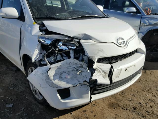 JTKKUPB43D1035999 - 2013 TOYOTA SCION XD WHITE photo 9