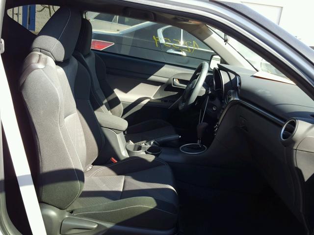 JTKJF5C72E3072390 - 2014 TOYOTA SCION TC 银色 照片 5