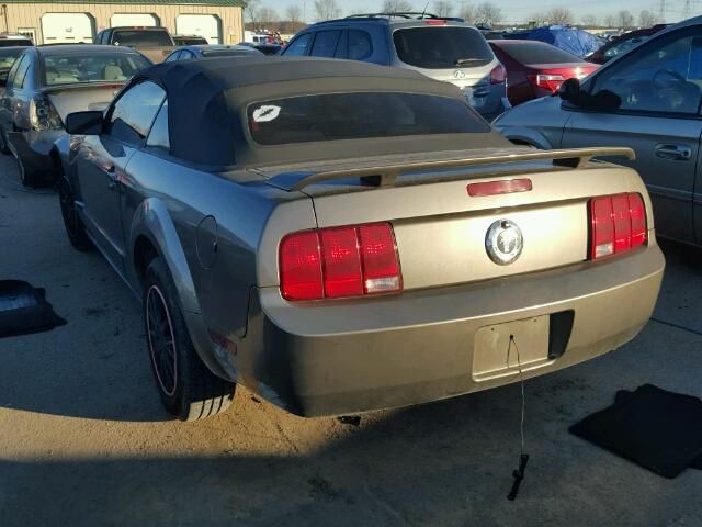 1ZVFT84N055252554 - 2005 FORD MUSTANG GRAY photo 3