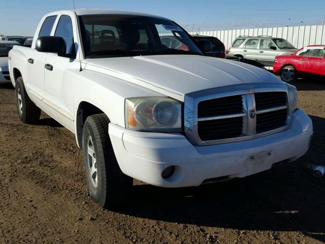 1D7HW48N45S315703 - 2005 DODGE DAKOTA QUA WHITE photo 1