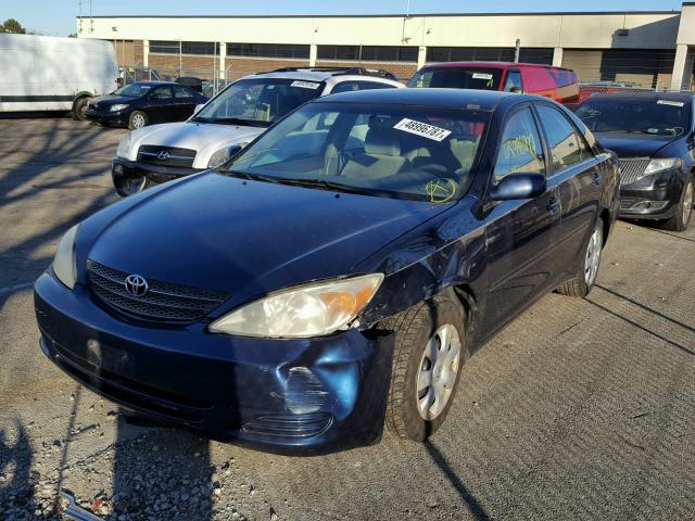 4T1BE32K32U527628 - 2002 TOYOTA CAMRY LE BLUE photo 2