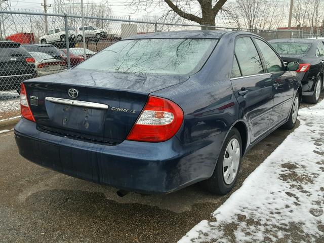 4T1BE32K32U527628 - 2002 TOYOTA CAMRY LE BLUE photo 4