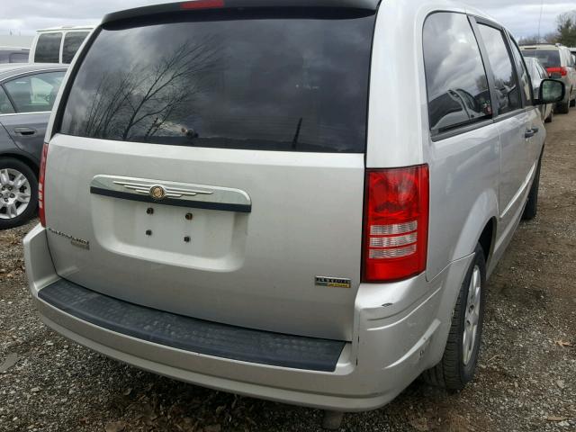 2A8HR44H08R731750 - 2008 CHRYSLER TOWN & COU SILVER photo 4