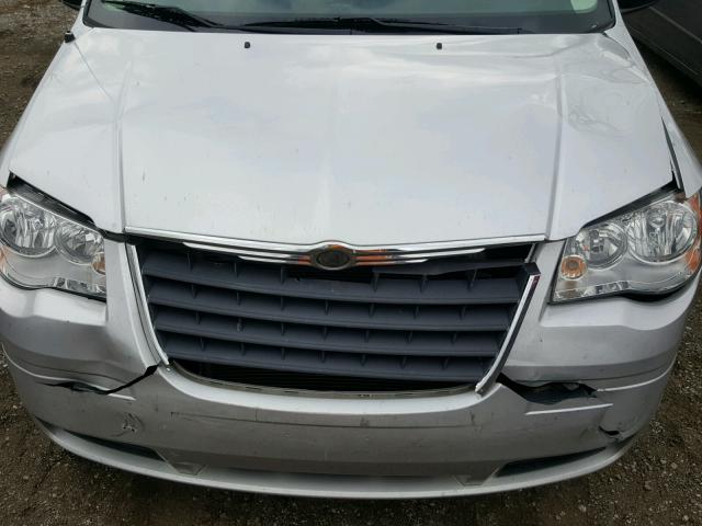 2A8HR44H08R731750 - 2008 CHRYSLER TOWN & COU SILVER photo 7