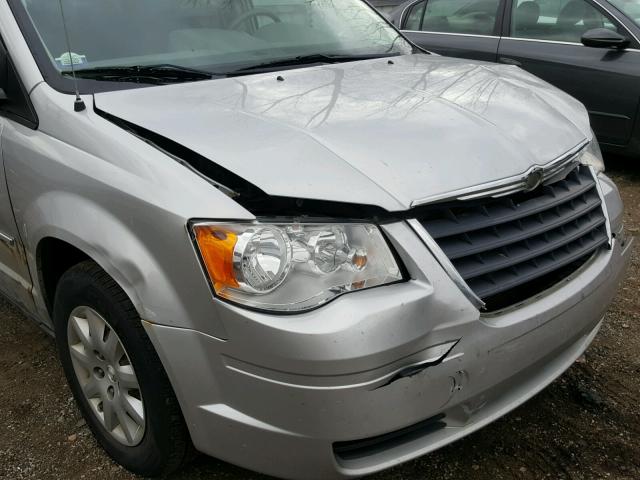 2A8HR44H08R731750 - 2008 CHRYSLER TOWN & COU SILVER photo 9